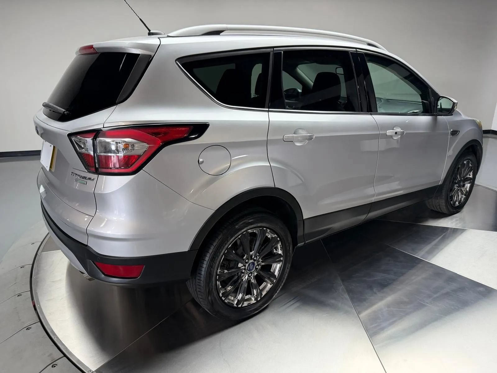 Used 2017 Ford Escape Titanium FWD image 2