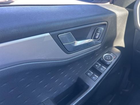 Used 2020 Ford Escape SE image 7