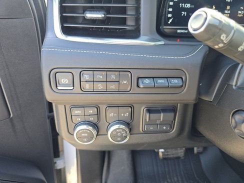 Used 2024 GMC Yukon Denali Ultimate AWD/4WD image 6