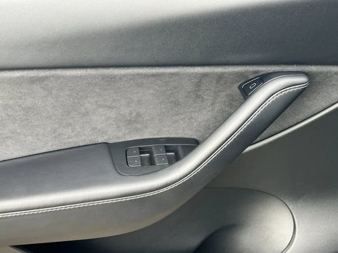 Used 2022 Tesla Model Y Performance image 13