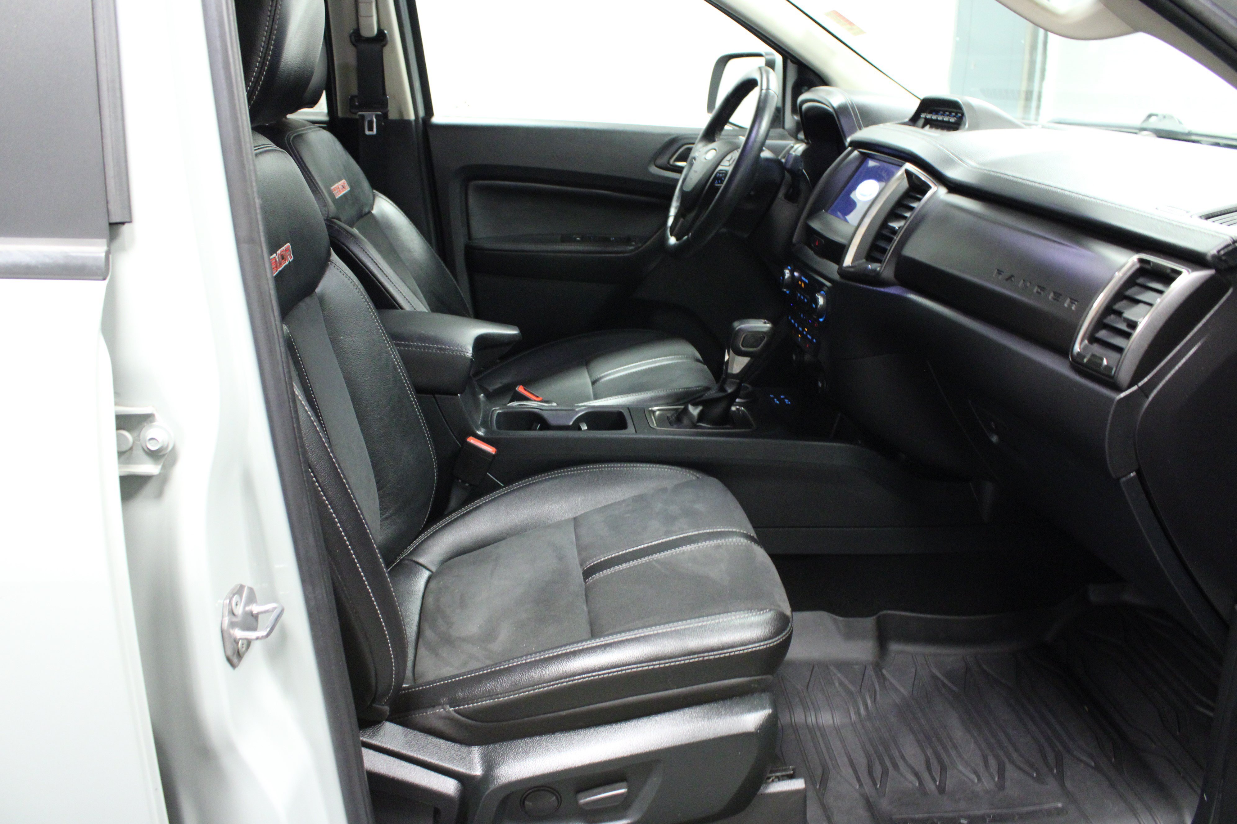 Used 2022 Ford Ranger Lariat w/ Tremor Off-Road Package AWD/4WD image 11