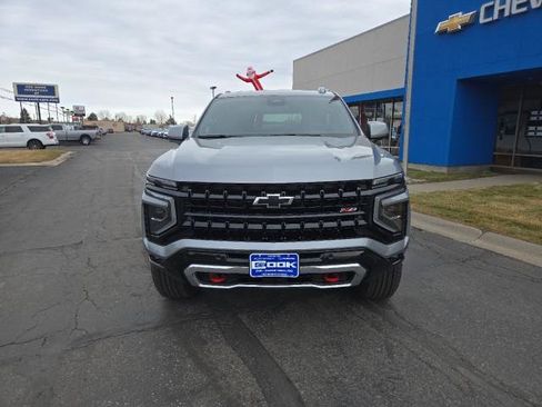 Used 2025 Chevrolet Suburban Z71 w/ Comfort Package image 8