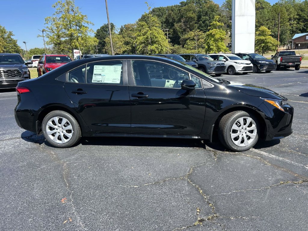 New 2027 Toyota Corolla LE FWD image 2