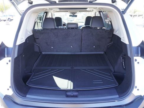 Used 2023 Nissan Rogue SL w/ SL Premium Package image 8