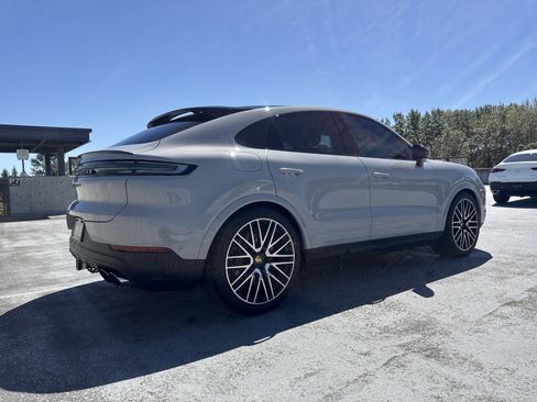 Used 2024 Porsche Cayenne S AWD/4WD image 10