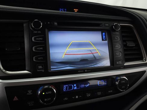 Used 2015 Toyota Highlander Limited image 26