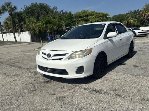 Used 2011 Toyota Corolla LE FWD image 2