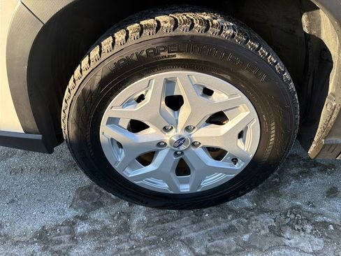 Certified 2023 Subaru Forester Base image 9