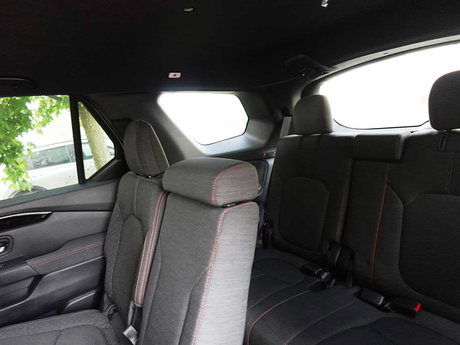 Used 2025 Honda Pilot Sport image 29
