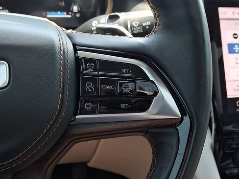 Used 2023 Jeep Grand Cherokee L Summit w/ Luxury Tech Group V AWD/4WD image 24