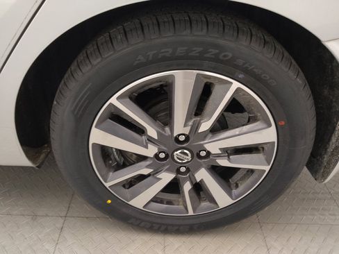 Used 2020 Nissan Versa SV FWD image 31