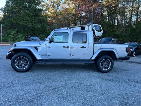 Used 2020 Jeep Gladiator Overland image 3
