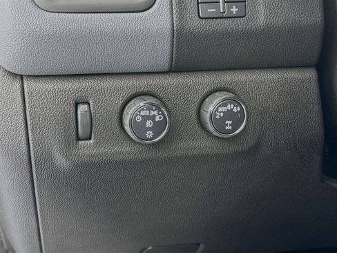 Used 2022 Chevrolet Colorado Z71 AWD/4WD image 10