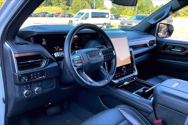 Used 2025 GMC Yukon Denali AWD/4WD image 17