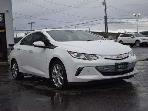 Used 2017 Chevrolet Volt Premier w/ Driver Confidence II Package image 3