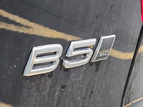 Used 2023 Volvo XC40 B5 Plus w/ Climate Package image 4