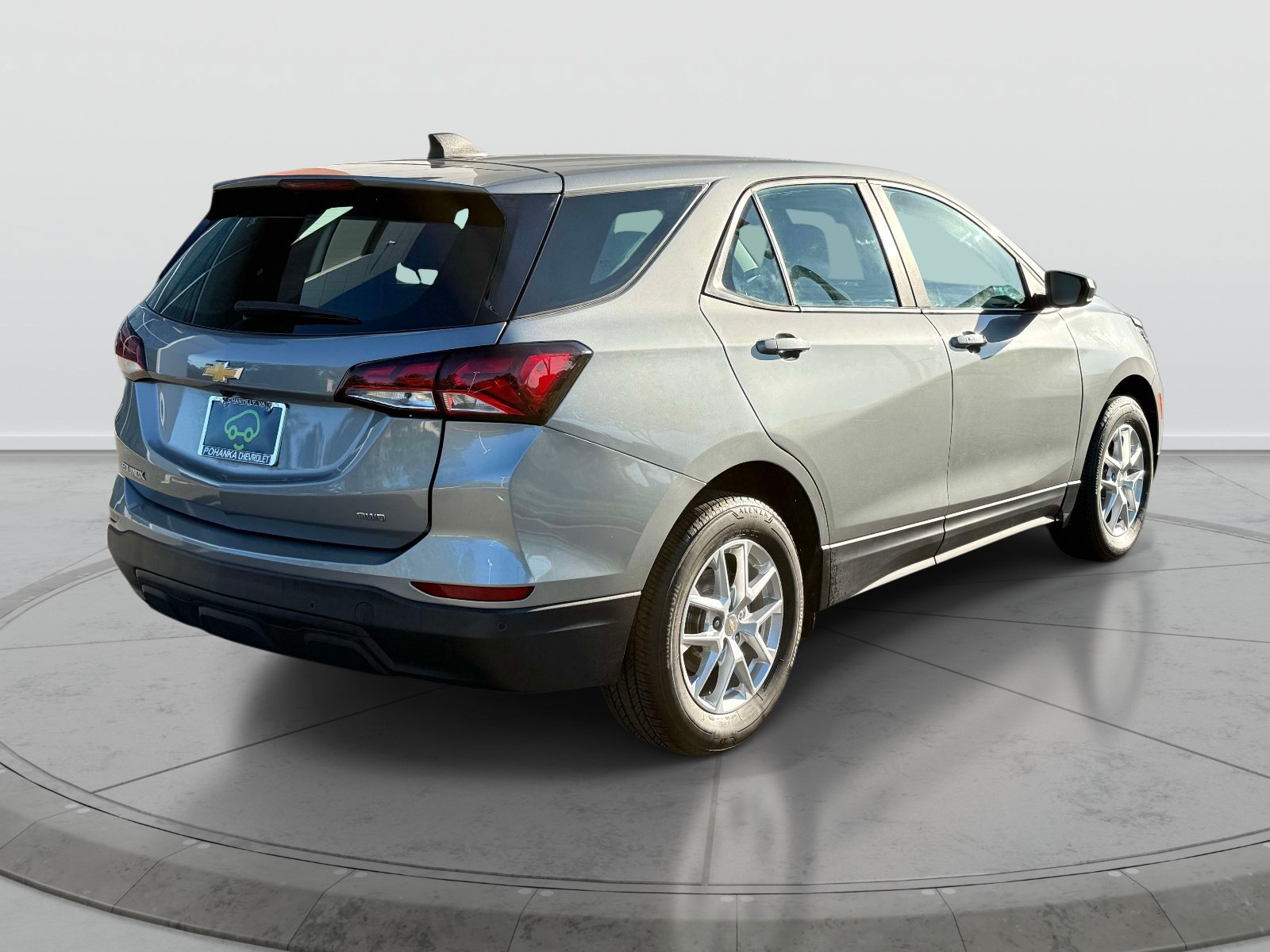 Certified 2024 Chevrolet Equinox LS w/ Driver Confidence II Package AWD/4WD image 2