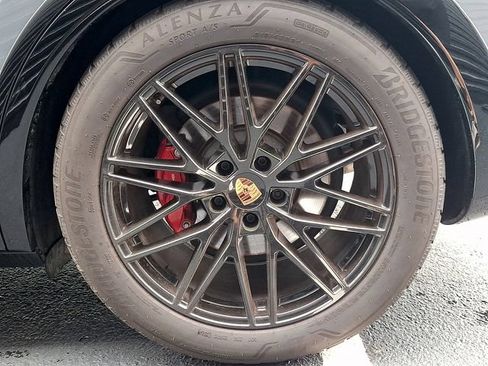 Certified 2025 Porsche Cayenne GTS AWD/4WD image 14