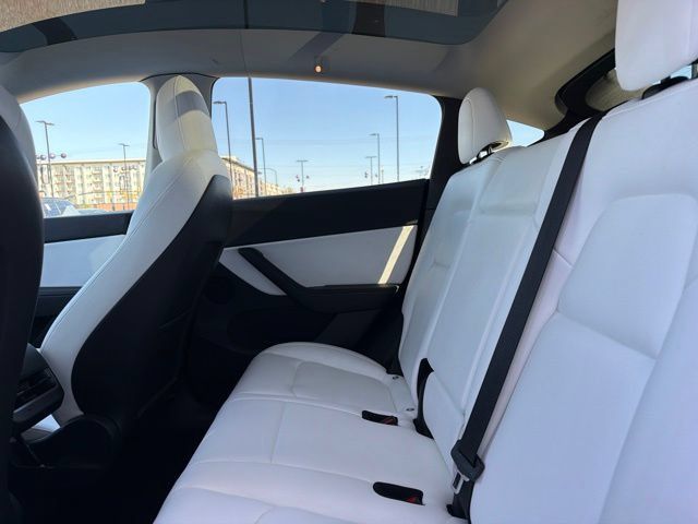 Used 2022 Tesla Model Y Performance AWD/4WD image 19