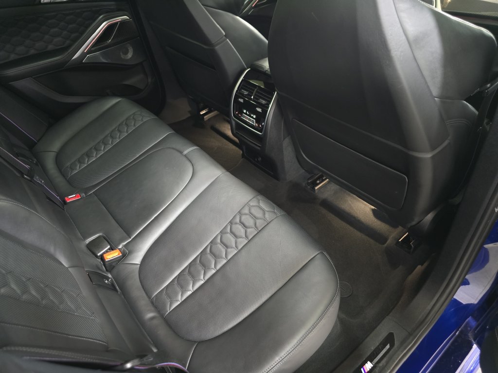 Used 2020 BMW X6 M Competition w/ Executive Package AWD/4WD image 16