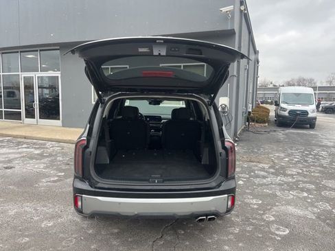 Used 2023 Kia Telluride EX w/ EX Captain's Chair Package image 21