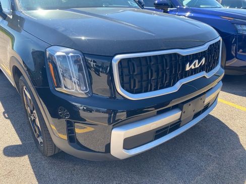 Used 2023 Kia Telluride EX w/ EX Captain's Chair Package image 5