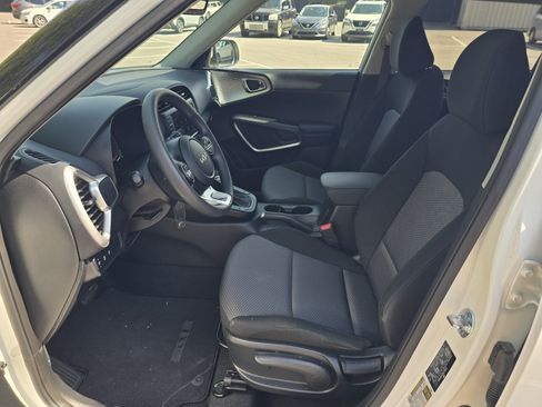 Used 2024 Kia Soul LX w/ Option Group 015 FWD image 12