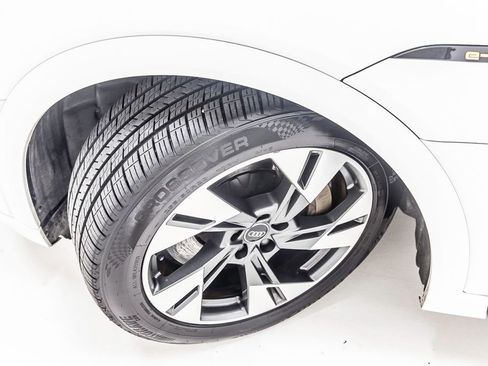 Used 2021 Audi e-tron Premium w/ Convenience Plus Package image 13