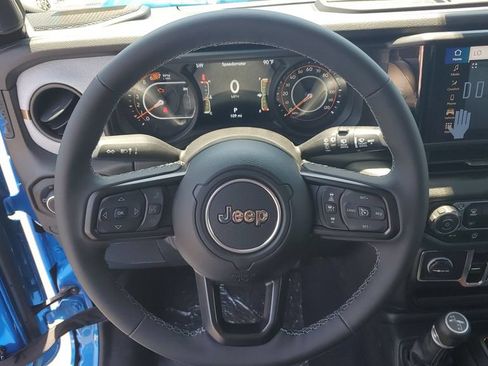 Used 2025 Jeep Wrangler Unlimited Sport AWD/4WD image 27