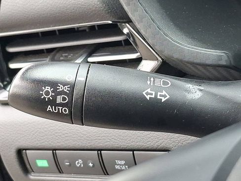 Used 2025 Nissan Sentra SR FWD image 23