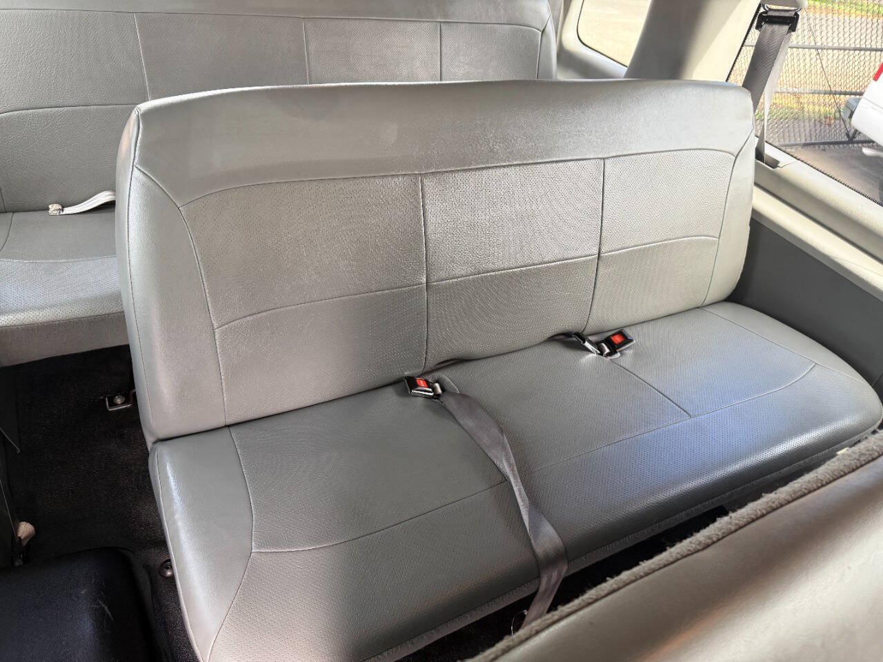 Used 2006 Ford E-350 and Econoline 350 XL RWD image 15