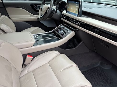 Used 2024 Lincoln Aviator Reserve w/ Equipment Group 201A image 17