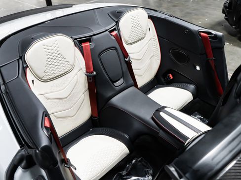 Used 2023 Aston Martin DBS Volante image 29