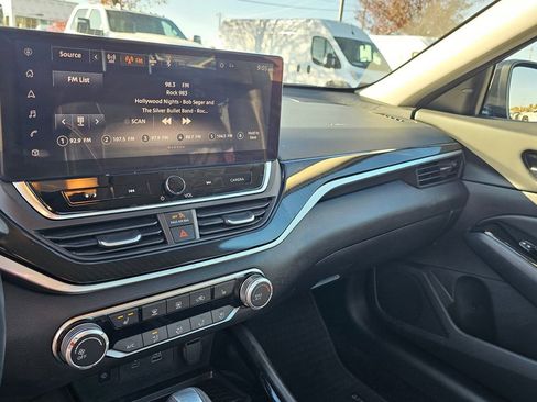 Used 2024 Nissan Altima 2.5 SR w/ SR Premium Package image 25