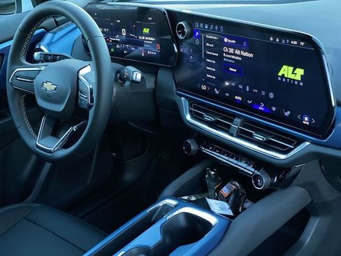 New 2026 Chevrolet Equinox EV LT FWD image 45