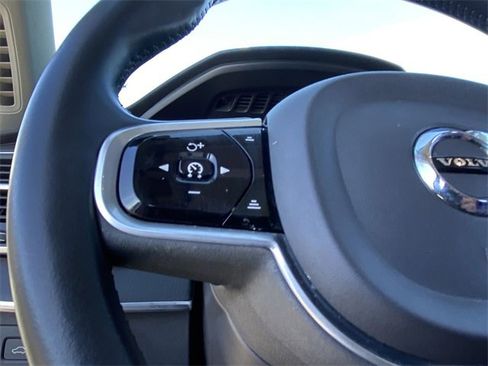Used 2020 Volvo XC90 T6 Momentum image 23