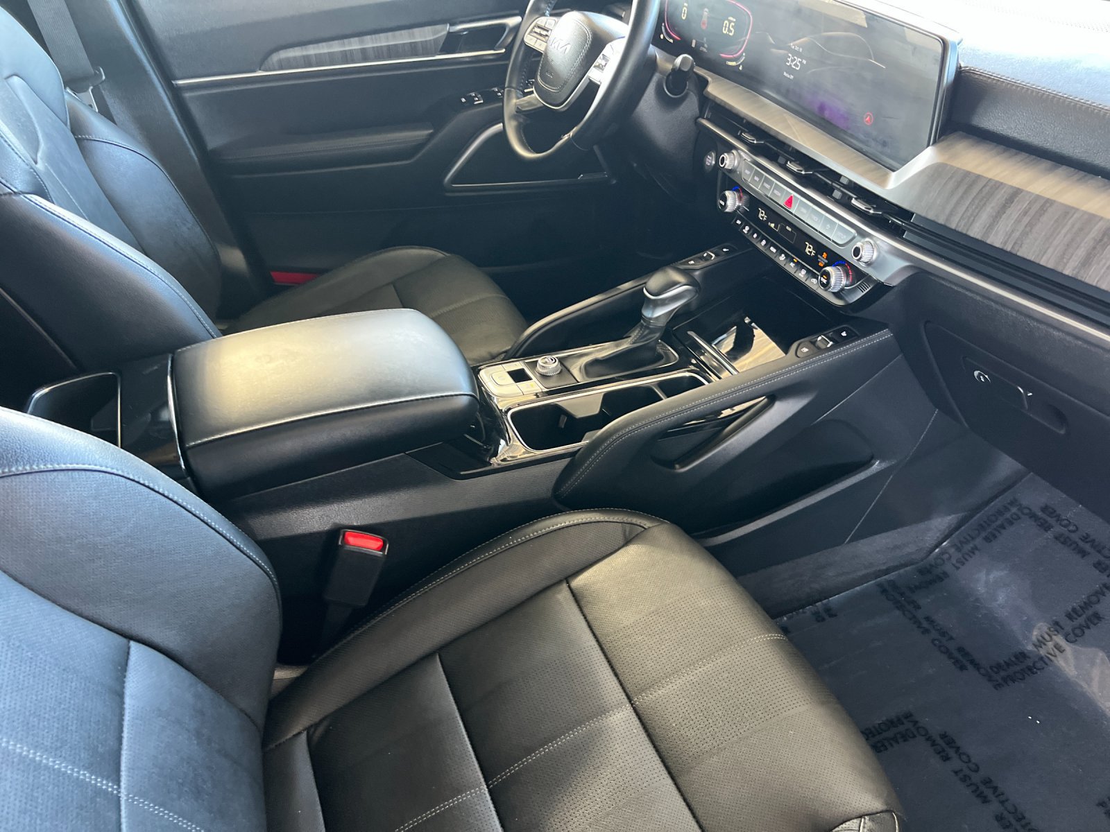 Used 2024 Kia Telluride EX w/ EX Captain's Chair Package FWD image 16