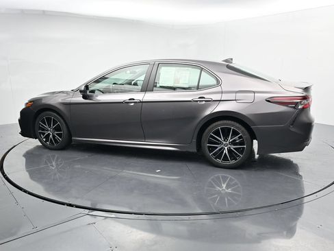 Used 2024 Toyota Camry SE FWD image 5