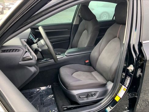 Used 2019 Toyota Camry LE image 7