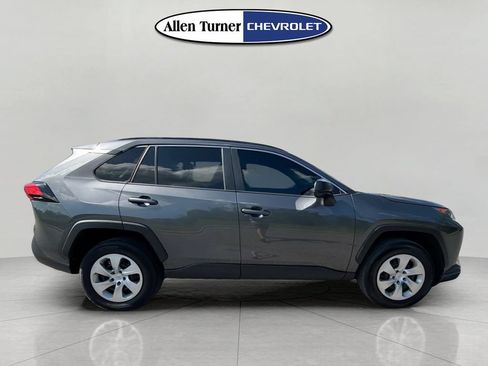 Used 2021 Toyota RAV4 LE FWD image 3