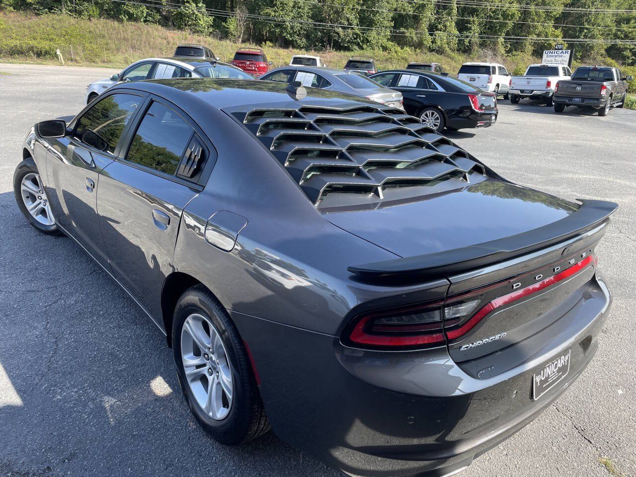 Used 2020 Dodge Charger SXT w/ Leather Interior Group RWD image 5