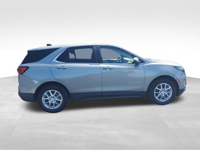 Used 2024 Chevrolet Equinox LT w/ Driver Convenience Package FWD image 3