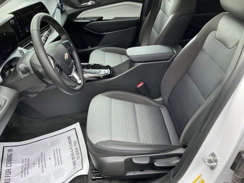 Used 2025 Chevrolet Trax LT w/ LT Convenience Package image 14