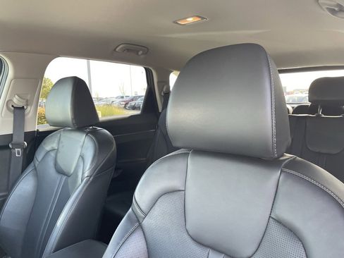 Used 2025 Kia Sorento S image 21