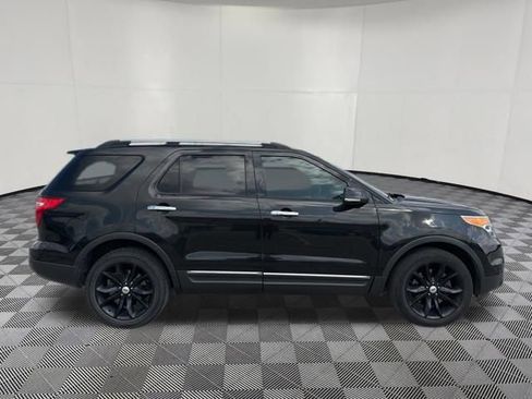 Used 2014 Ford Explorer XLT w/ Equipment Group 202A AWD/4WD image 5