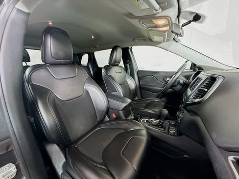 Used 2019 Jeep Cherokee Latitude Plus w/ Cold Weather Group image 26