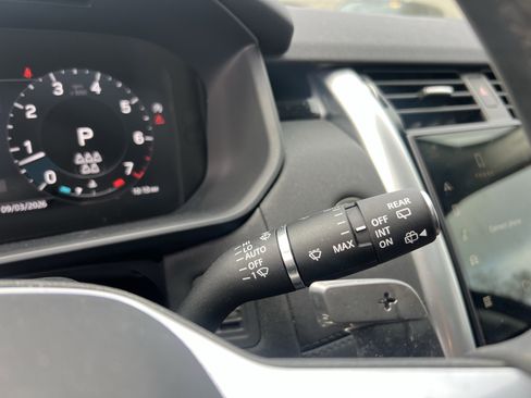 Certified 2024 Land Rover Discovery S image 23