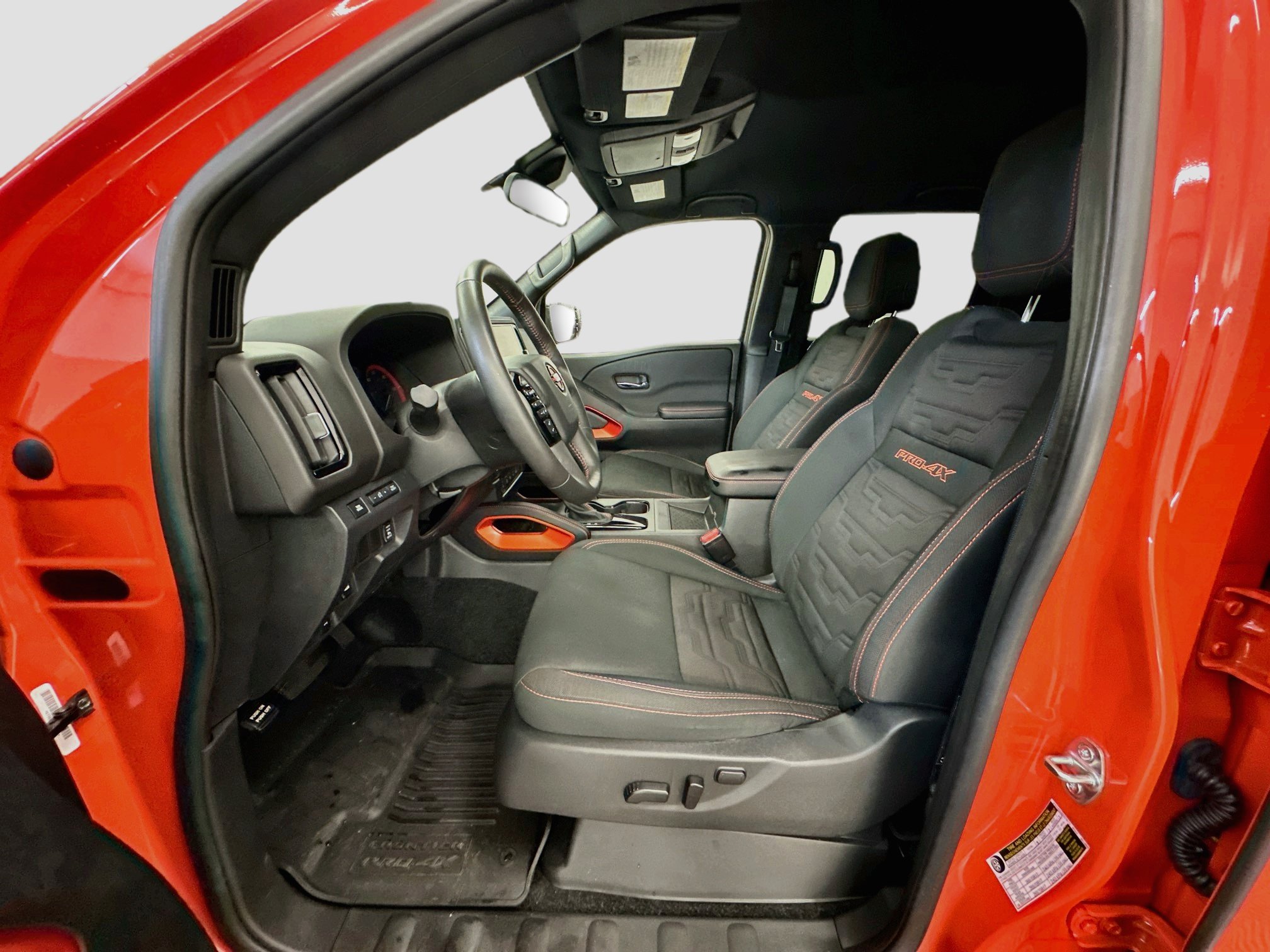 Used 2025 Nissan Frontier PRO-4X w/ Pro Convenience Package AWD/4WD image 13