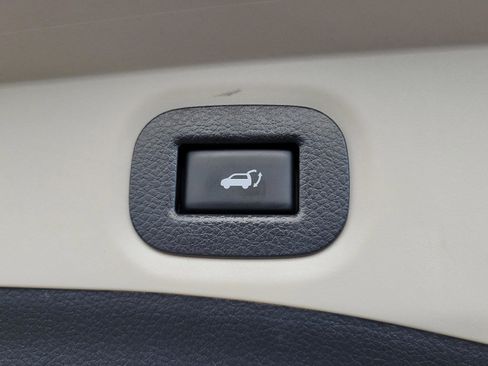 Used 2017 Nissan Rogue SV w/ SV Premium Package image 7