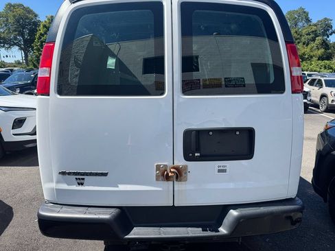Used 2022 Chevrolet Express 2500 Extended w/ Enhanced Convenience Package RWD image 31